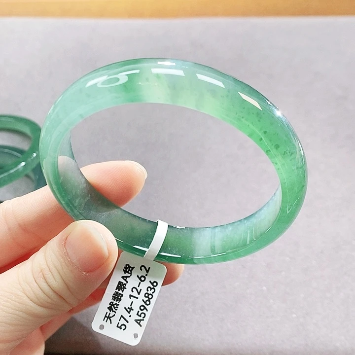 翡翠未镶嵌手镯（圆镯）