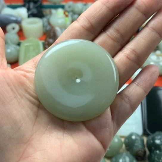 和田玉未镶嵌把件