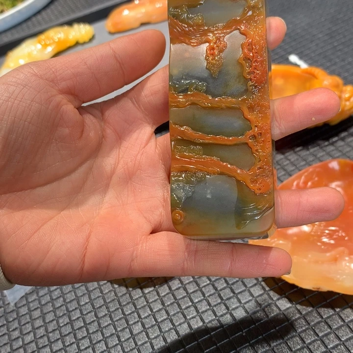 石英质玉（黄龙玉）未镶嵌颈饰