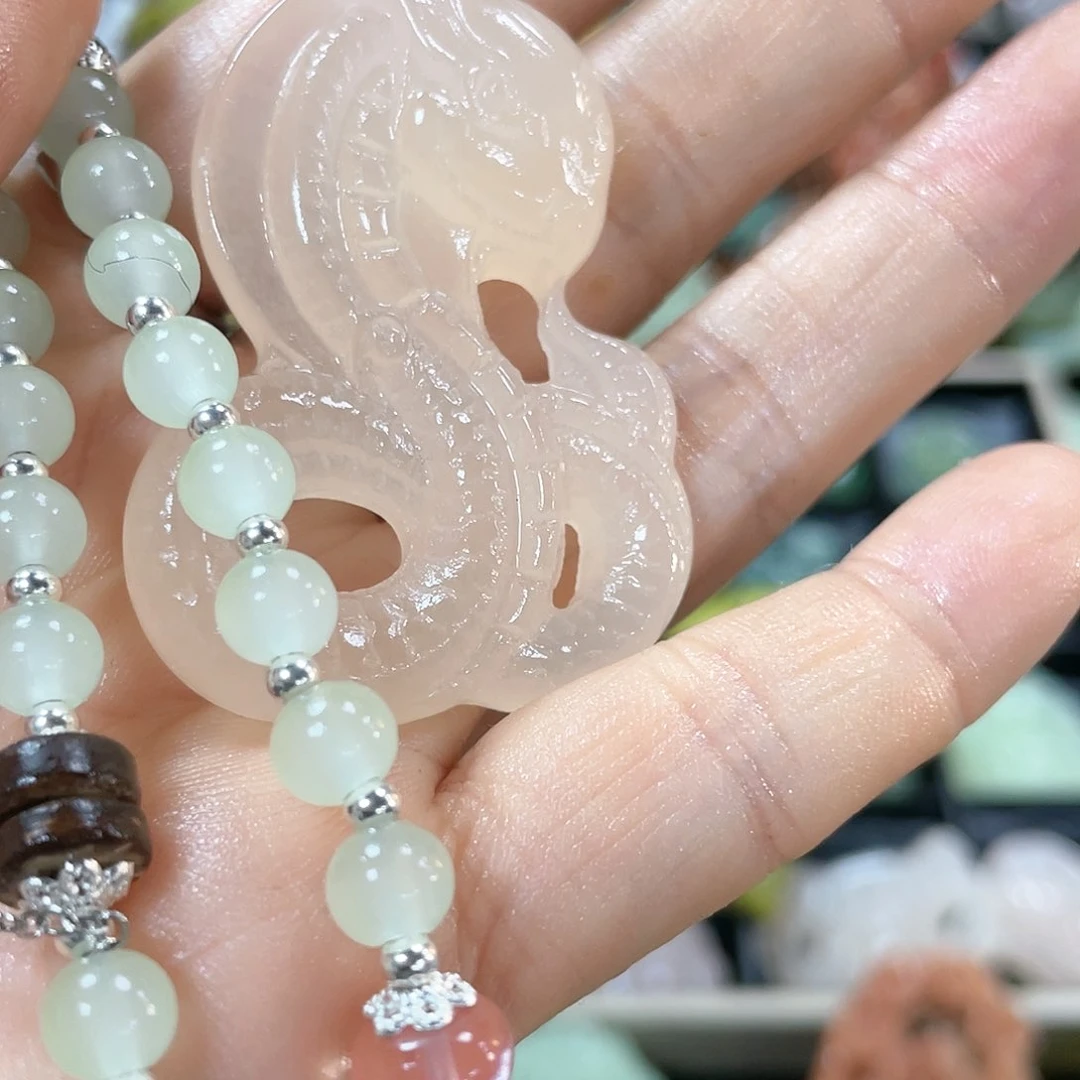 石英质玉颈饰合金鈨*