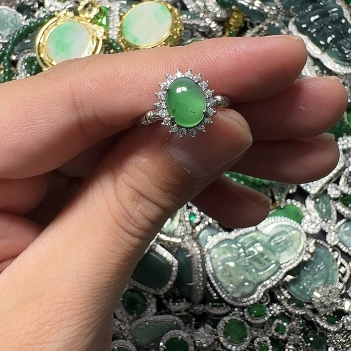 翡翠未镶嵌颈饰天然A货翡翠放漏