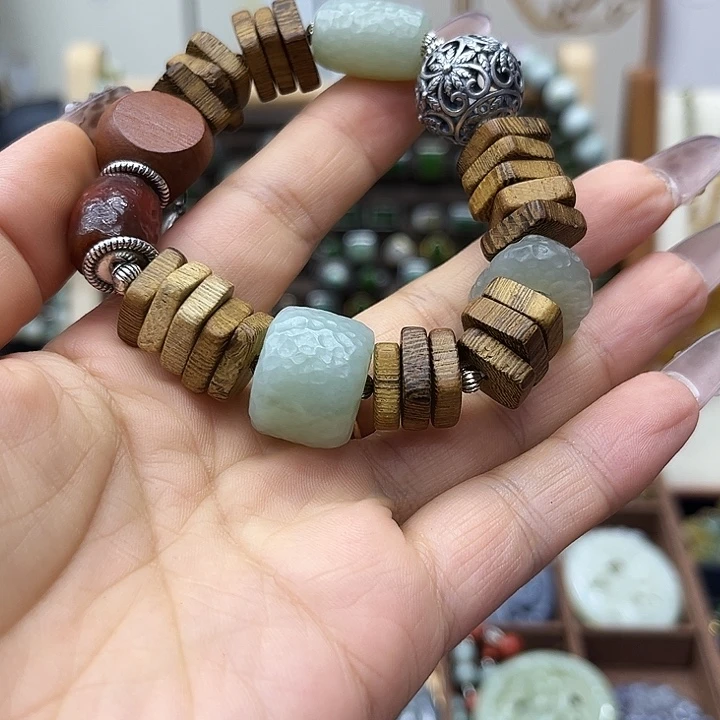 念***笑和田玉未镶嵌手链