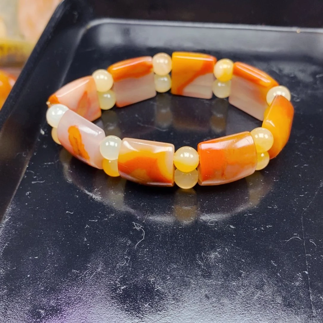 石英质玉(黄龙玉)未镶嵌颈饰