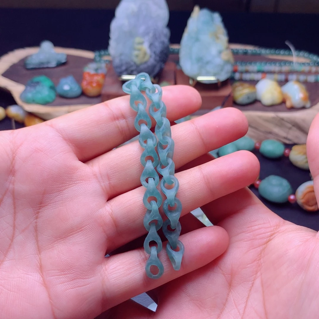 ****八定制翡翠未镶嵌手链