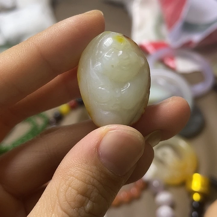 颈饰未镶嵌和田玉（糖玉）