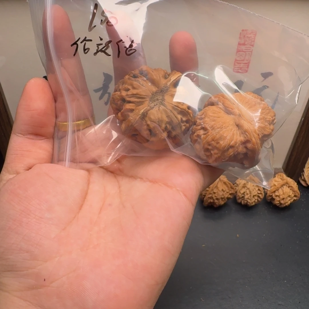 伦***佬吊坠文玩核桃45尺寸平谷元宝