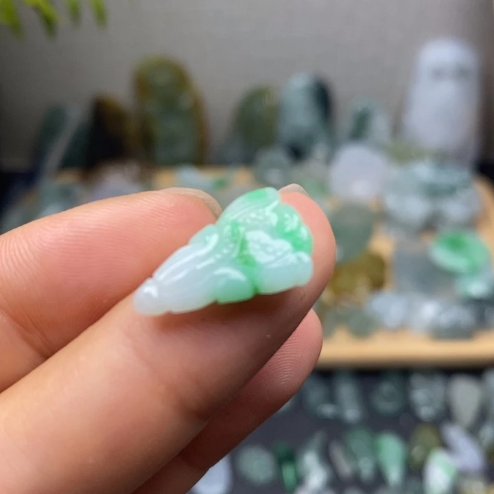 颈饰未镶嵌翡翠白菜