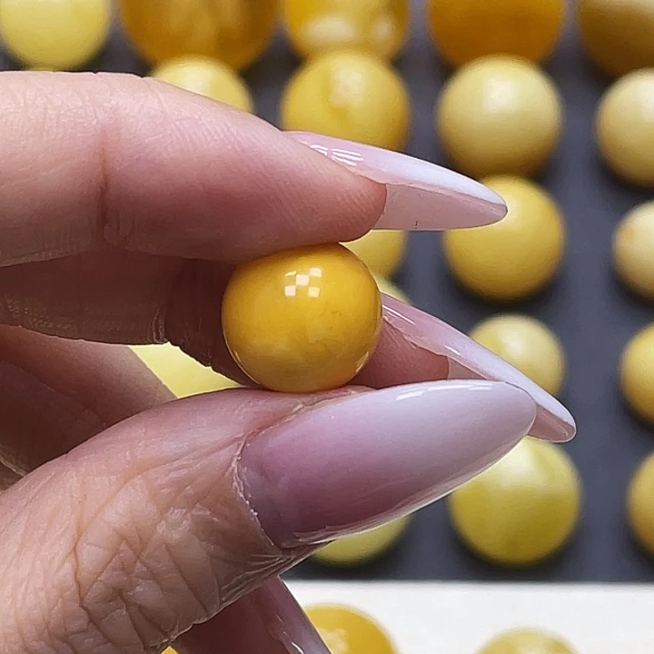 琥珀未镶嵌裸石11.9mm微瑕