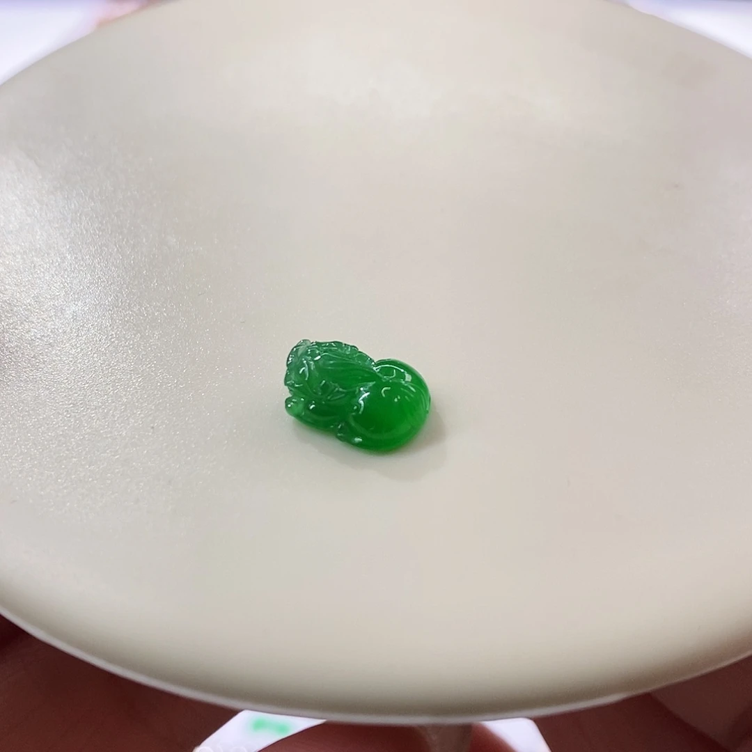 颈饰未镶嵌翡翠浓阳绿貔貅