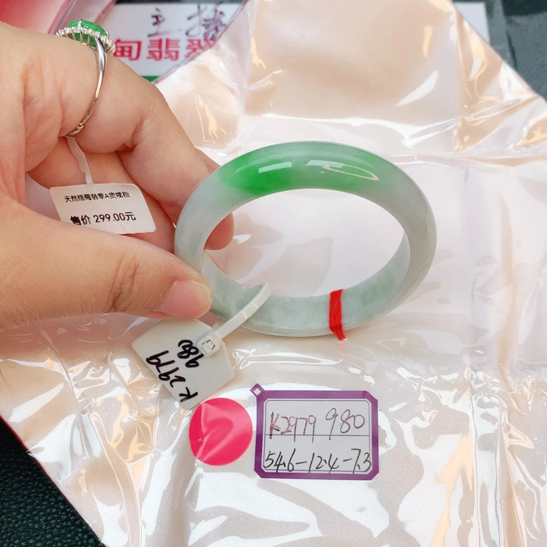 翡翠手镯未镶嵌缅甸翡翠