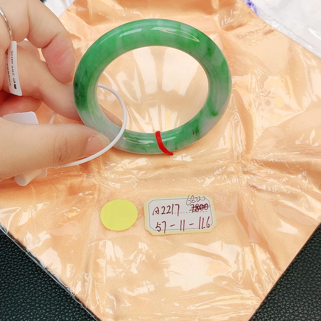 翡翠手镯未镶嵌缅甸翡翠