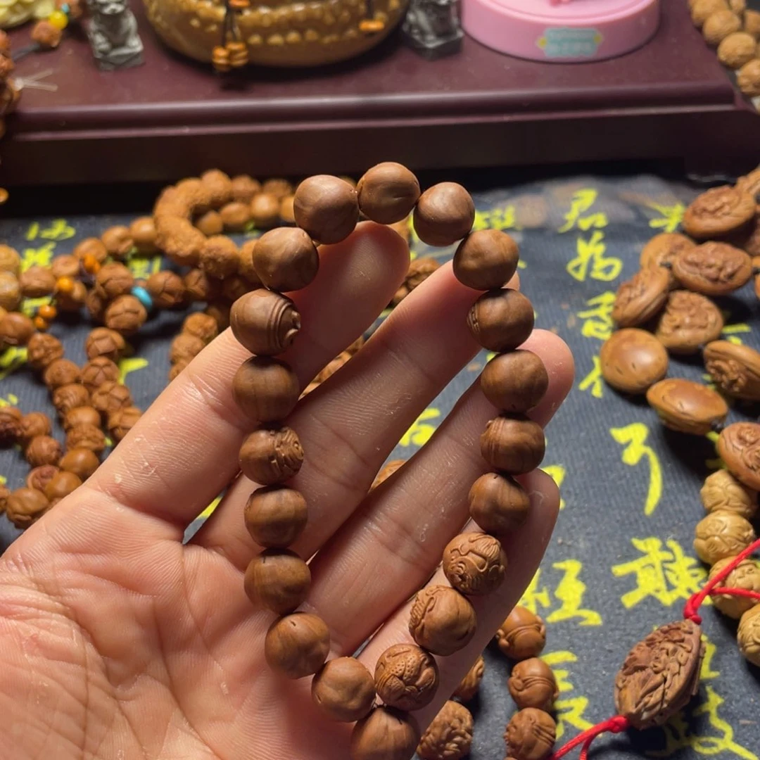 龙纹桃核雕刻太极八卦