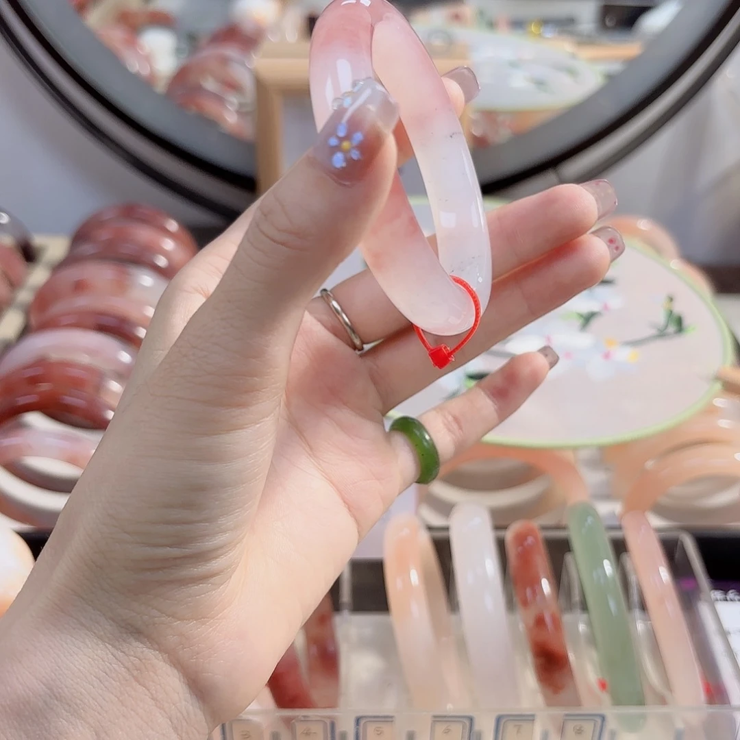 小****石英质玉（金丝玉）手镯未镶嵌