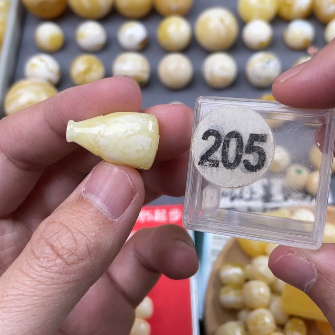 蜜蜡珠宝奇石未镶嵌