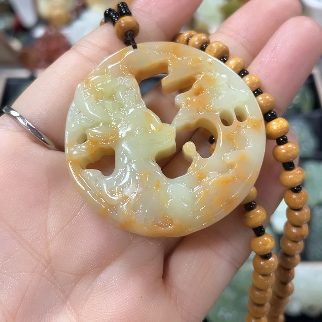 蛇纹石玉颈饰未镶嵌