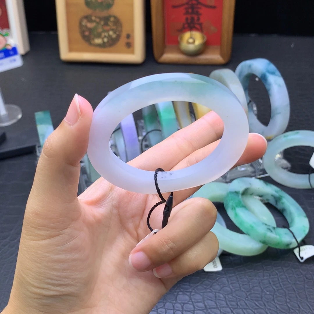 定制翡翠未镶嵌翡翠手镯