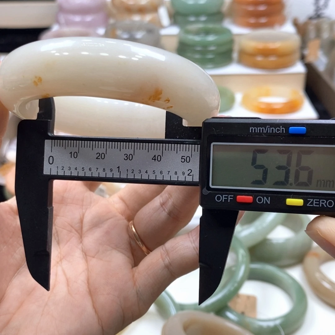 石英岩玉手镯未镶嵌