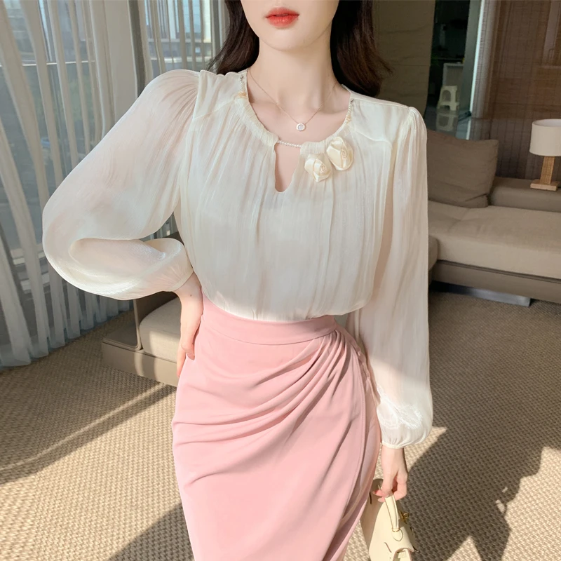法式温柔小心机圆领珍珠花朵雪纺衫温柔长袖超仙小衫女