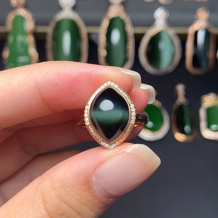 和田玉18K金镶嵌戒指