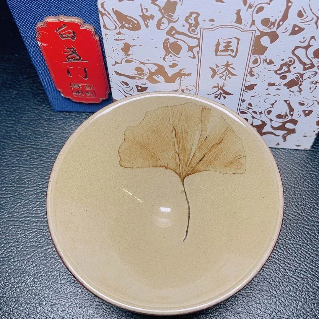 茶盏滴滴答答的声音响