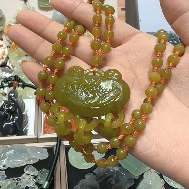 蛇纹石玉未镶嵌吊坠