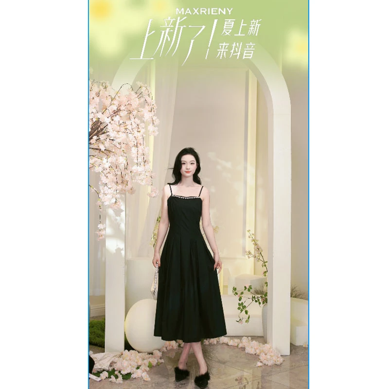 MAXRIENY新款小众设计感吊带连衣裙女夏赫本风高级感黑色打底裙