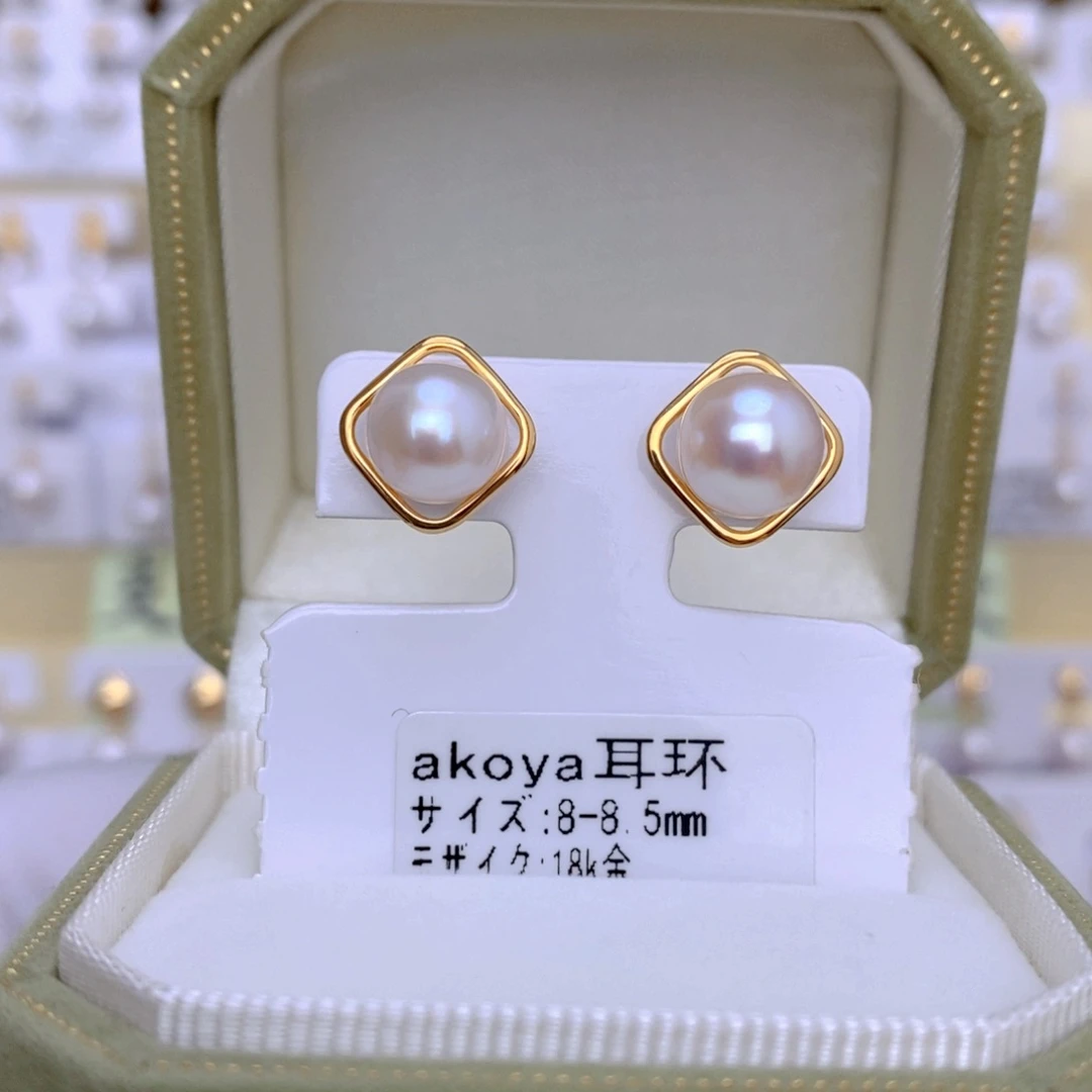 18K金镶嵌海水珍珠耳饰