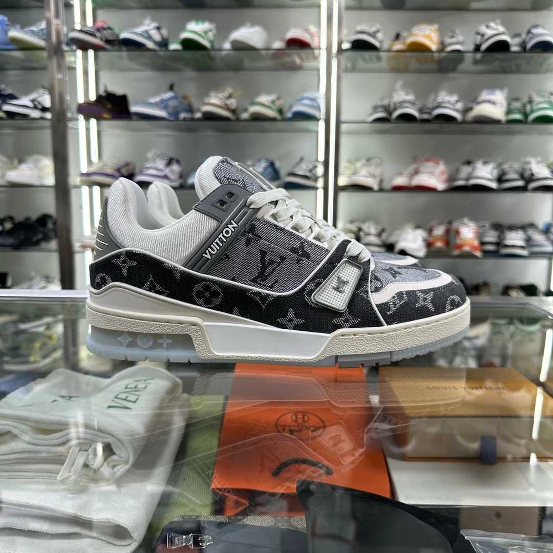 未使用 LouisVuitton/路易威登 TRAINER 灰白原盒 40.5码 WA0141