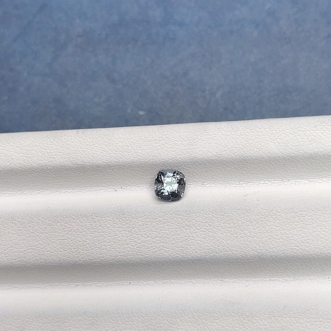 裸石尖晶石0.93ct黑武士缅甸