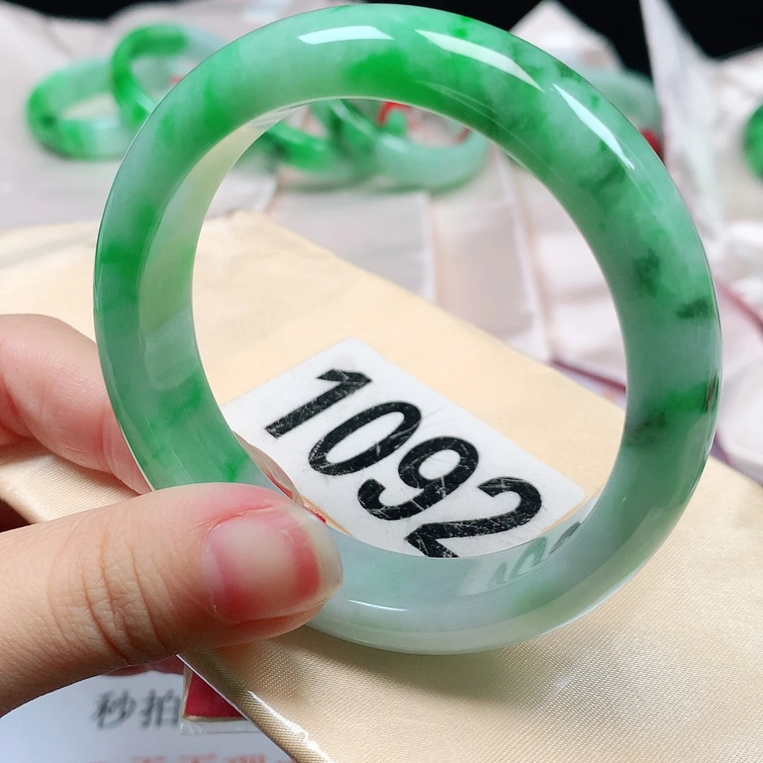 翡翠未镶嵌手镯1092