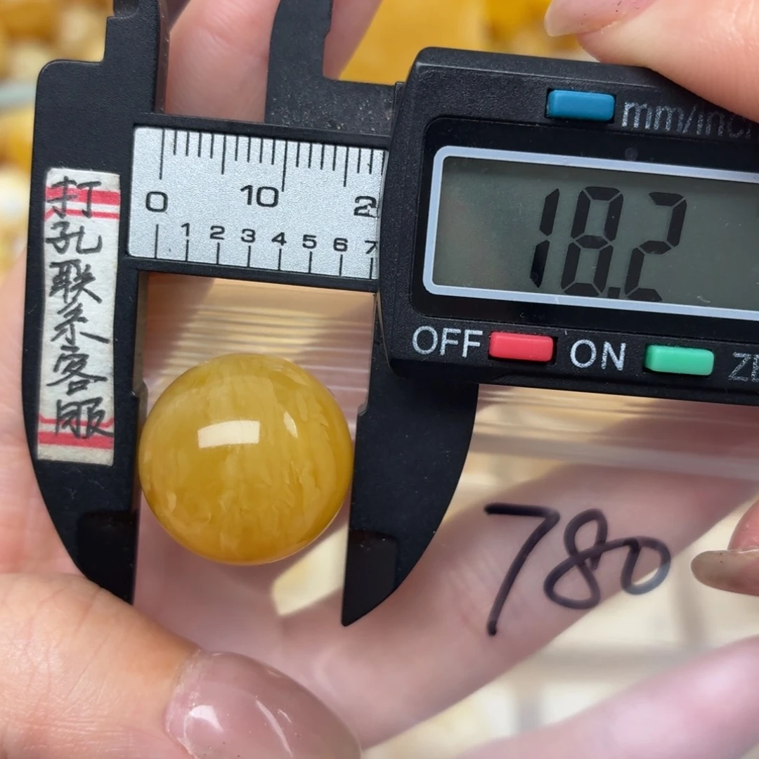 笑***人未镶嵌蜜蜡裸石蜜蜡