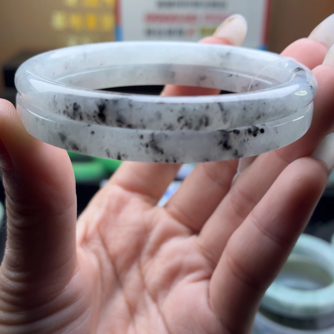 定制翡翠未镶嵌翡翠手镯