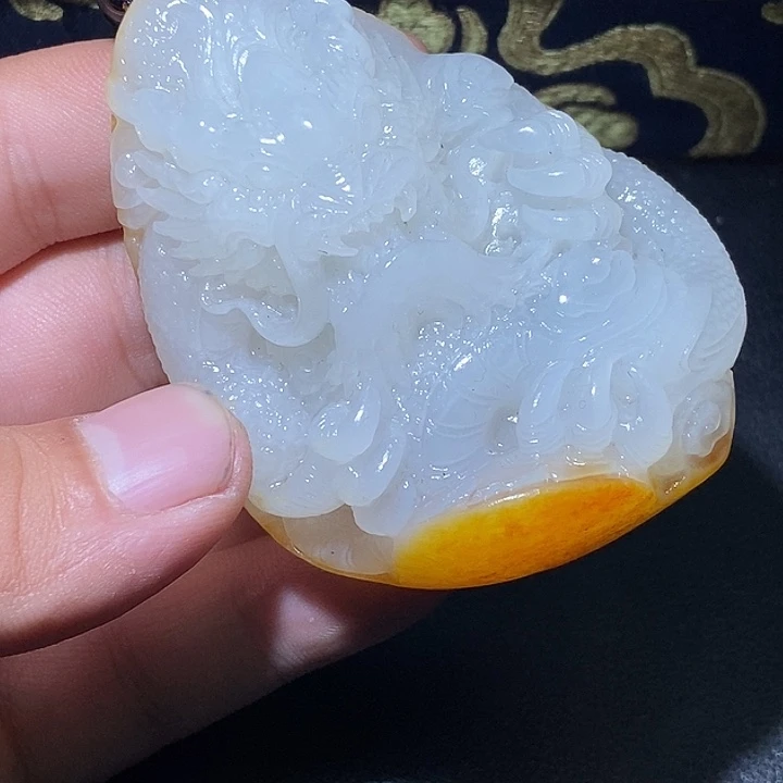 管***员和田玉未镶嵌颈饰CC