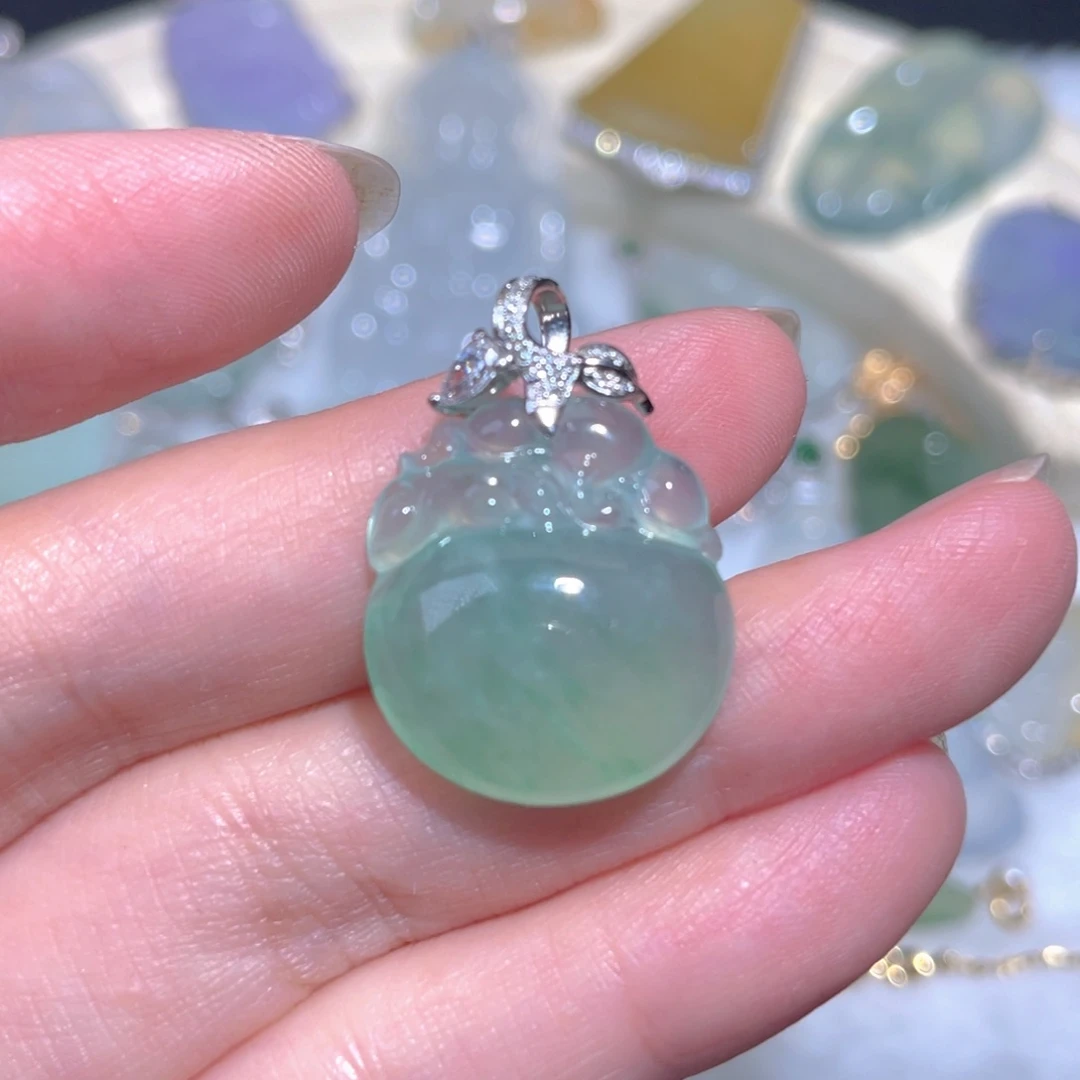 翡翠18K金镶嵌颈饰翡翠