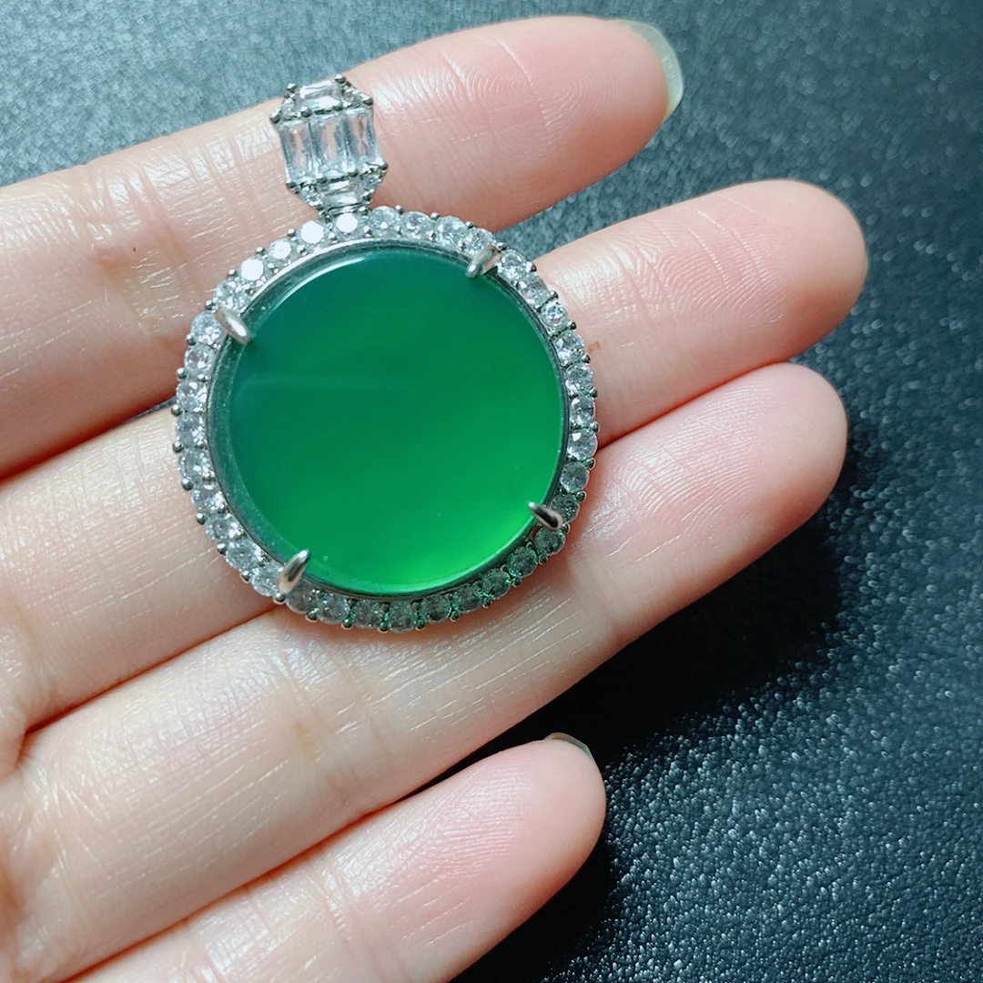 天然玛瑙冰绿玉髓平安圆牌吊坠