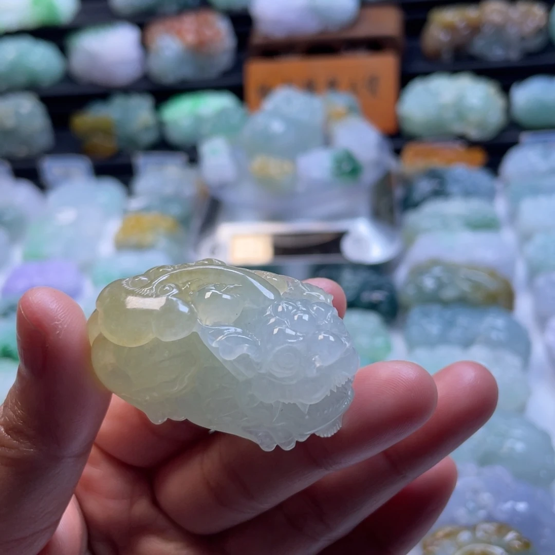 翡翠颈饰未镶嵌貔貅