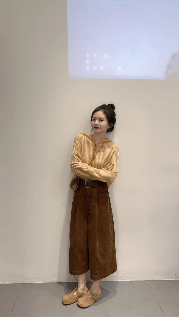 2025新款韩系慵懒风条纹撞色连帽针织上衣显瘦灯芯绒九分裤女套装