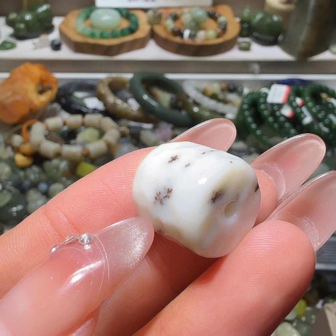 和田玉未镶嵌珠宝奇石