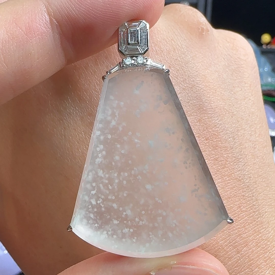 颈饰18K金镶嵌翡翠天然翡翠