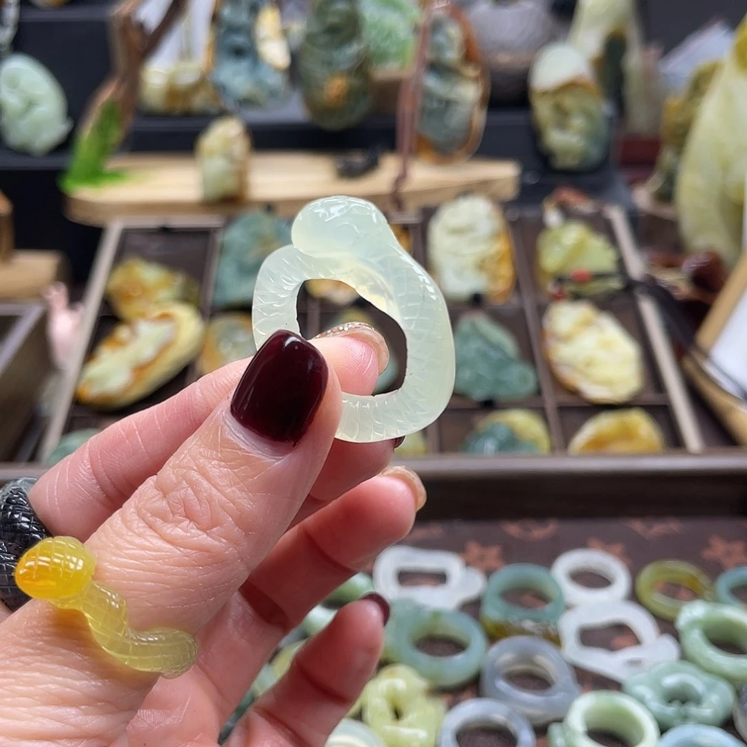 蛇纹石玉颈饰未镶嵌想*岫玉蛇