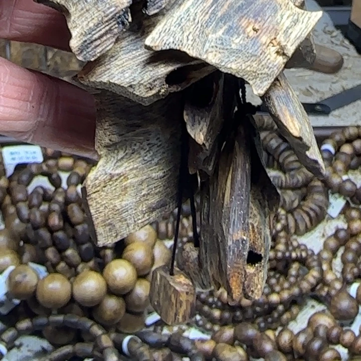 沉香沉香碎屑乌身车挂一串
