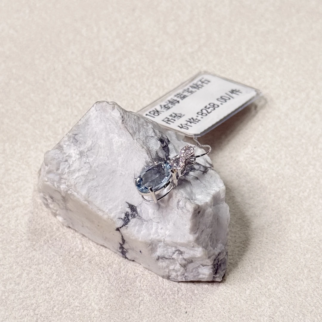 【六六中古】精美18k金海蓝宝钻石吊坠te6698