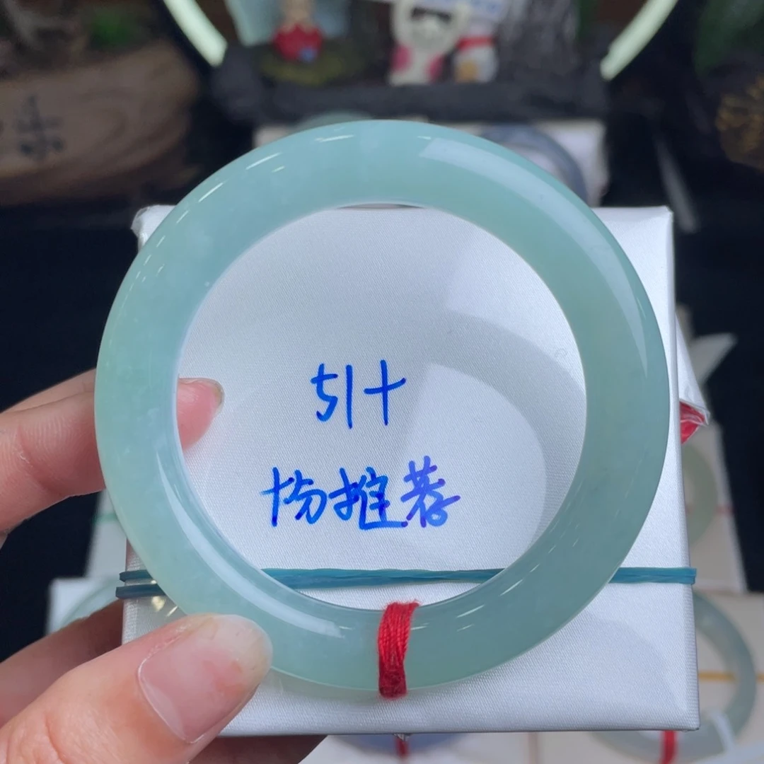 翡翠手镯未镶嵌翡翠手镯