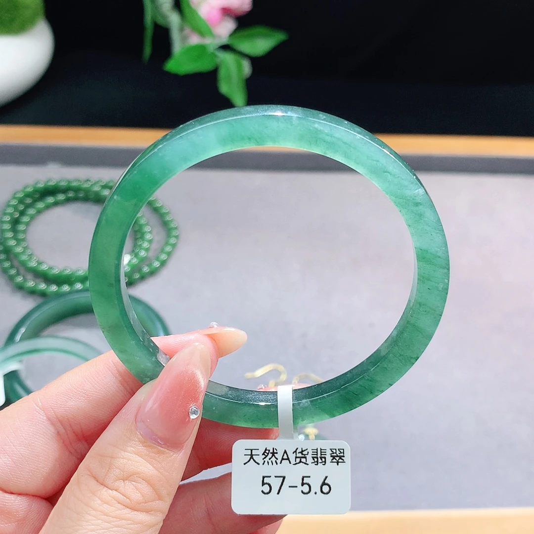 未镶嵌手镯（圆镯）翡翠