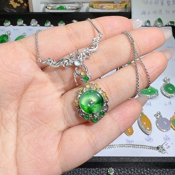 翡翠18K金镶嵌吊坠(赠链)
