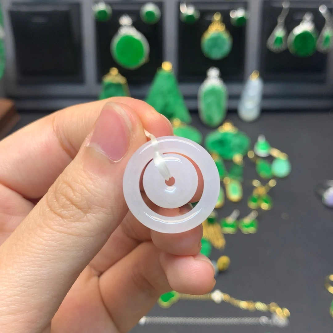 翡翠未镶嵌颈饰有纹裂