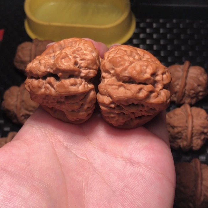 阿***白把件文玩核桃三角箭毒蛙