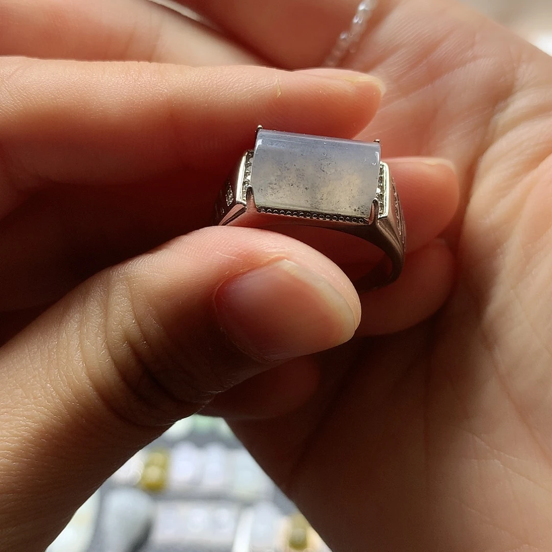 翡翠未镶嵌颈饰马鞍戒