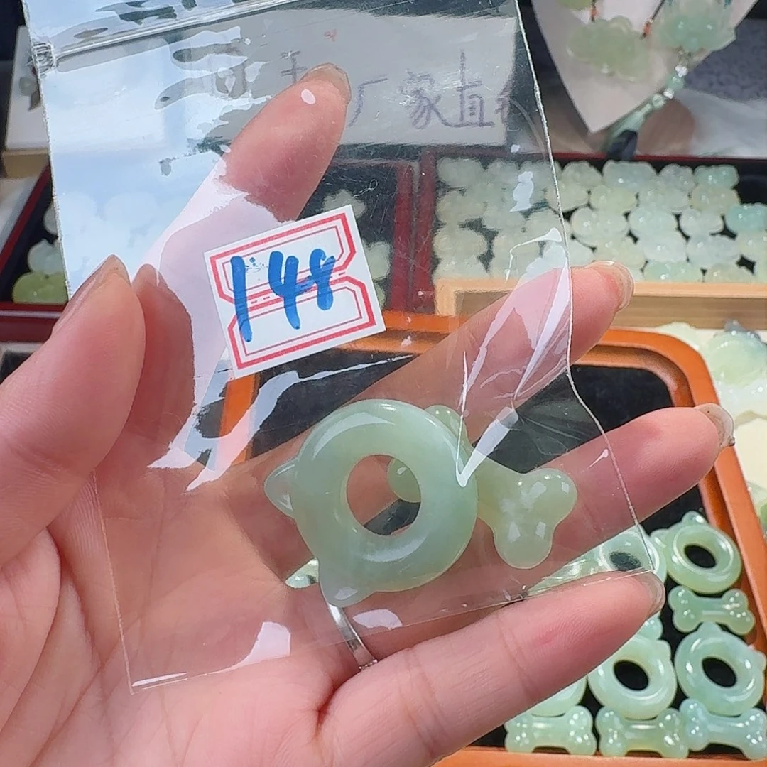 蛇纹石玉颈饰合金精美礼品