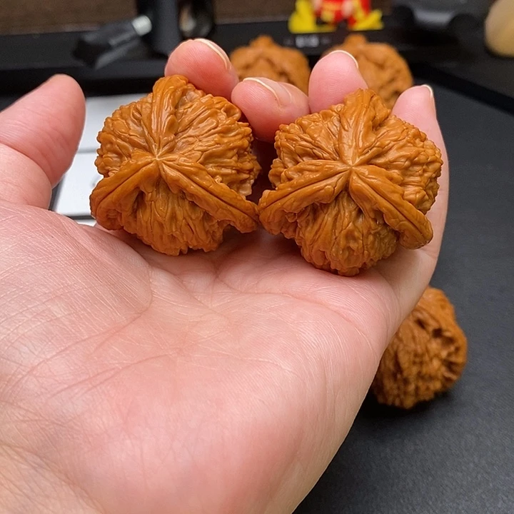 召***师文玩核桃把件白奔